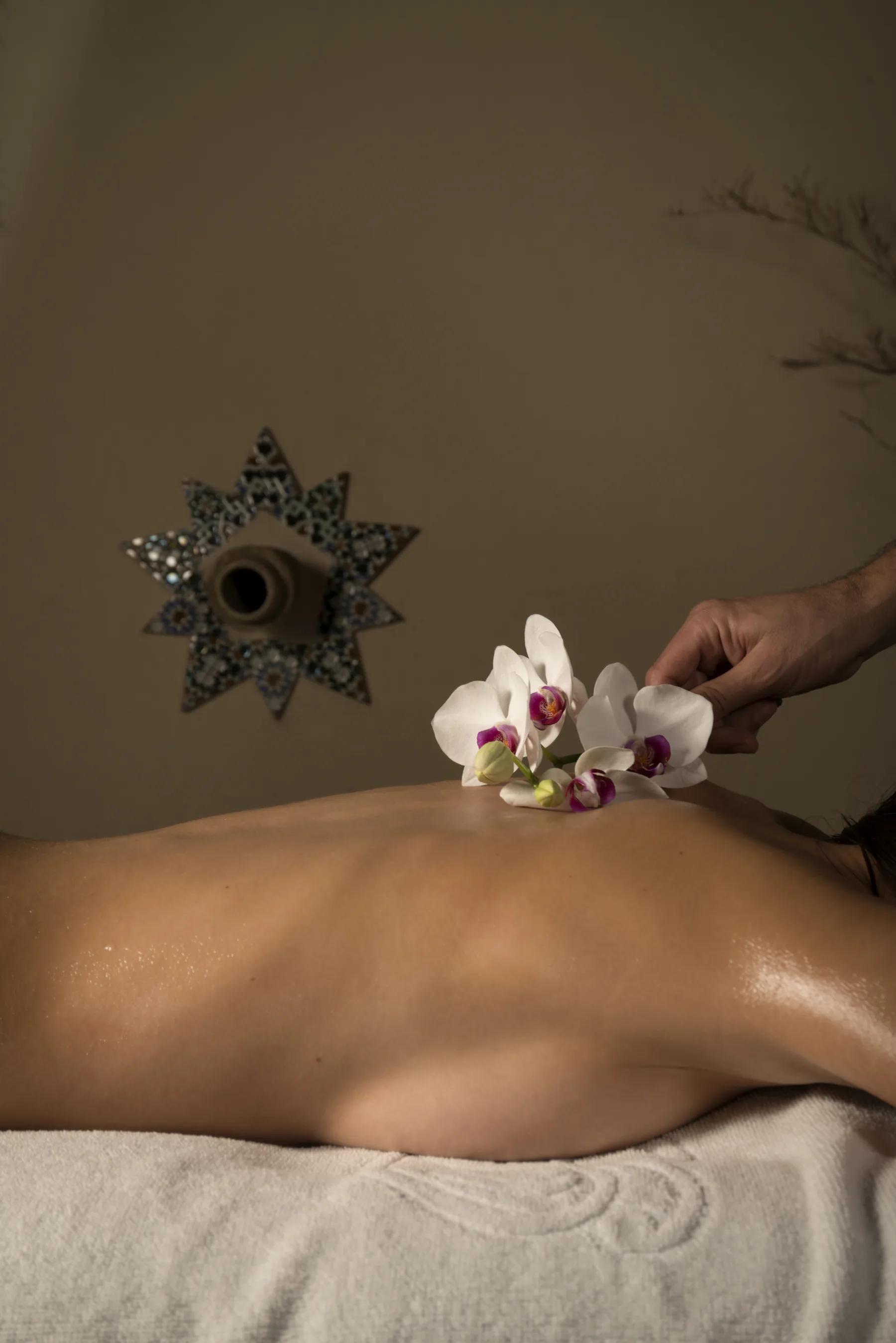 Masaje relajante con orquídeas y aceites esenciales